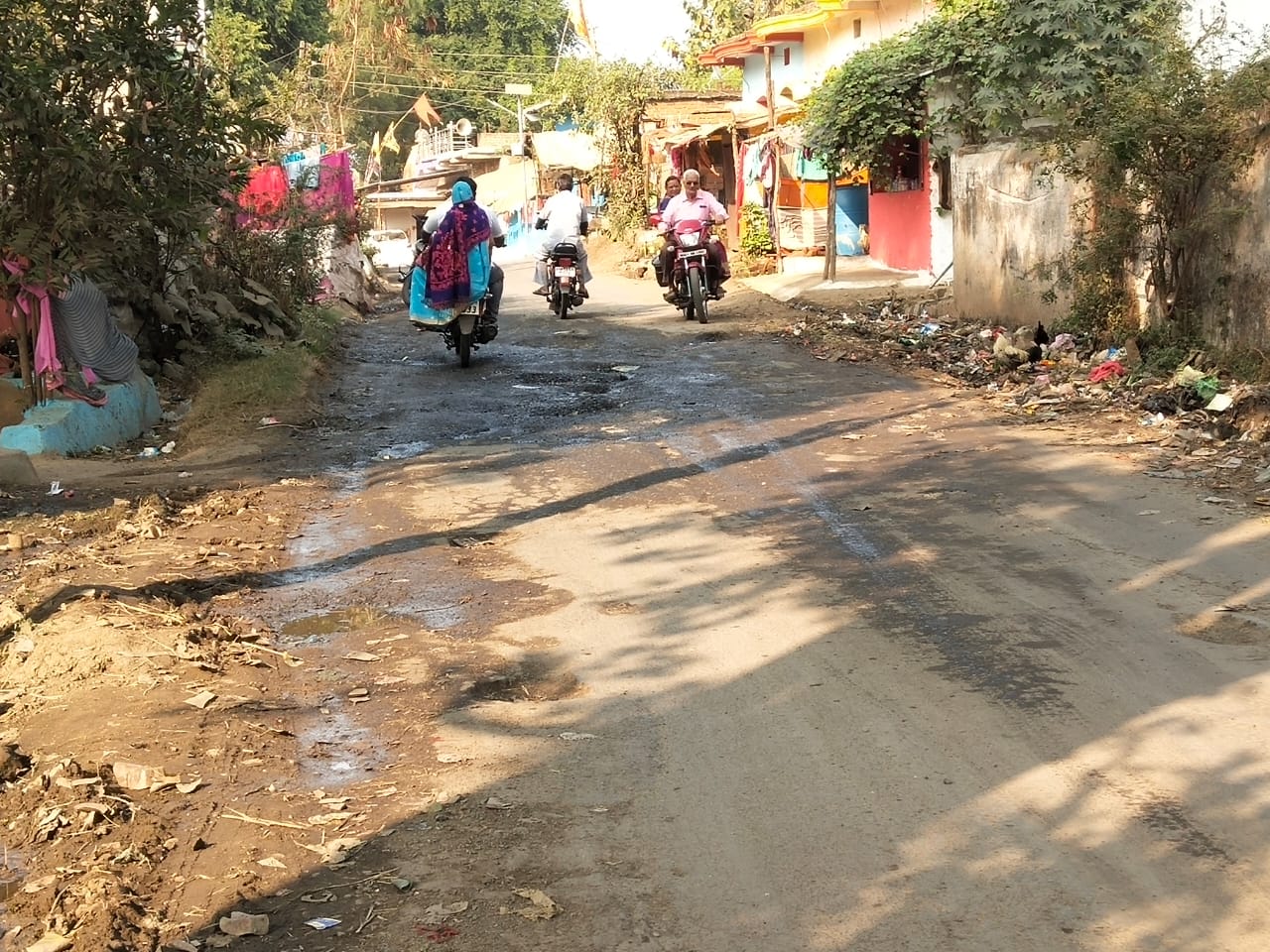 रामबाग से पुरवा मार्ग, ग्रामीणों ने की मरम्मत की मांग