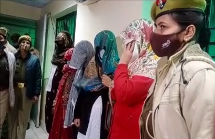 ctet-paper-leak-18-members-of-solver-gang-arrested-from-hotel.jpg