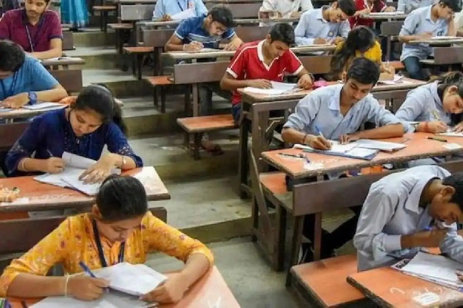 आपकी बात, क्या आर्थिक आधार पर आरक्षण की शर्तों में बदलाव होना चाहिए?