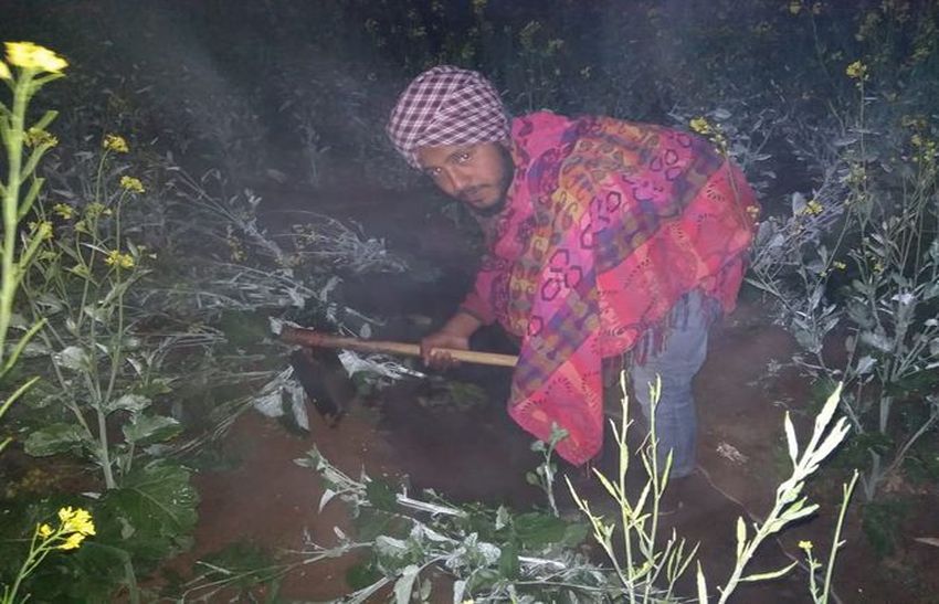 अन्नदाता की सर्दी में कड़ी परीक्षा, हाड़ कंपाती ठण्ड मेें सिंचाई करने को मजबूर किसान