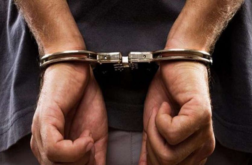 छेड़छाड़ के मामले में आरोपी की जमानत देने वाला गिरफ्तार