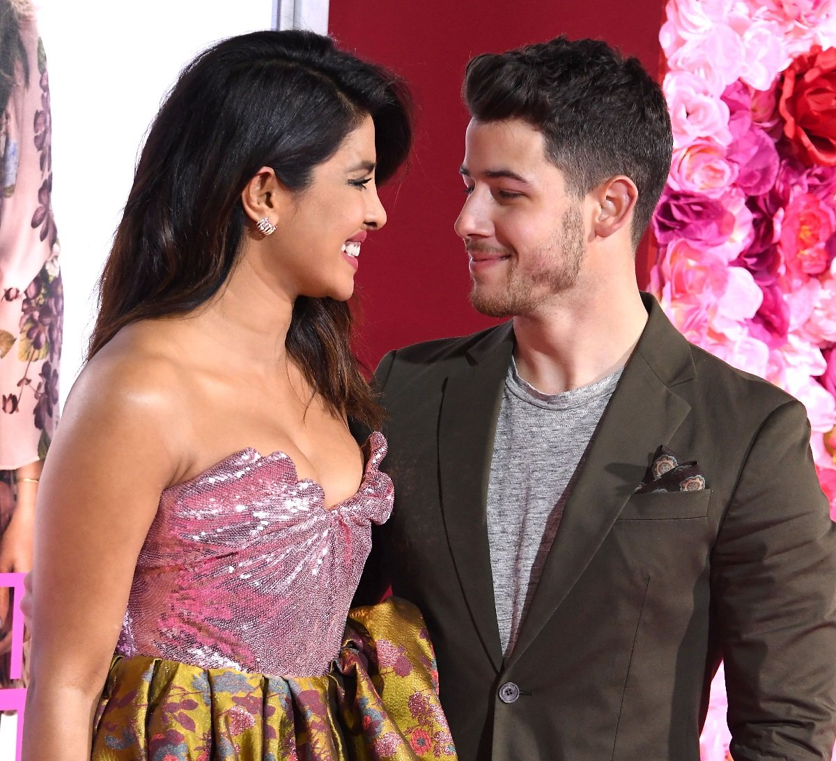 Priyanka Chopra और Nick Jonas ने रोमांटिक अंदाज में किया नए साल का स्वागत
