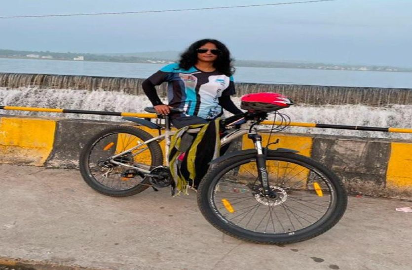 Cyclist Shahnaz Parveen dies in collision with unknown vehicle