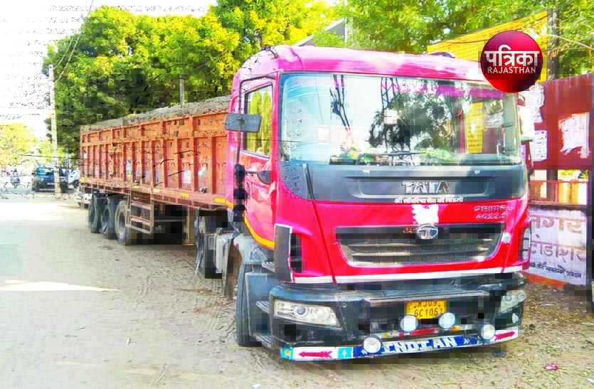 एसआईटी व पुलिस की संयुक्त कार्रवाई, बजरी से भरे दो ट्रैलर किए जब्त