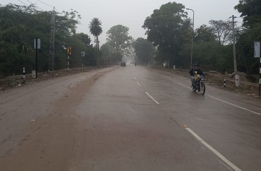 बारिश और कोहरे ने छुड़ाई धूजणी