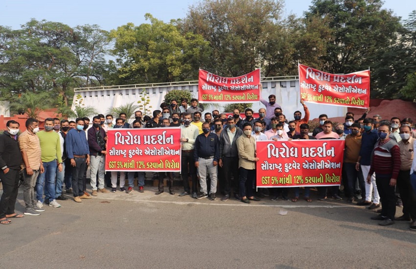 Gujarat Hindi News : फुटवियर व्यापारियों ने जीएसटी दर बढ़ाने का किया विरोध
