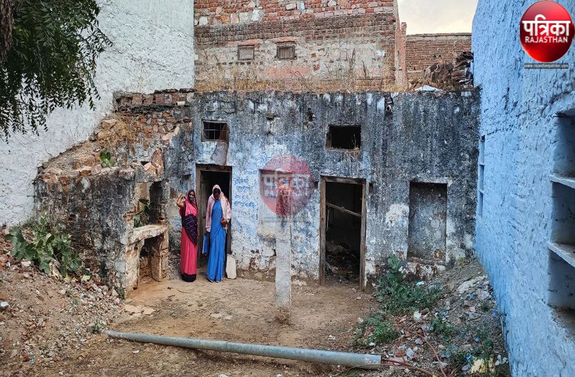 यहां मौत के साए में मासूम, वहां नाकारा हो रहा लाखों की लागत से बना भवन