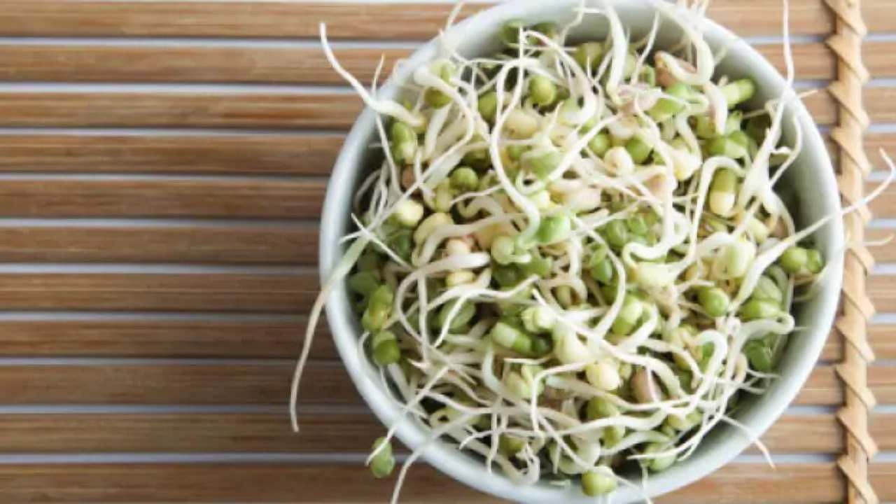 Moong Sprouts Benefits: खाली पेट करें मूंग के स्प्राउट का सेवन सेहत को मिलेंगें अद्भुद फायदे