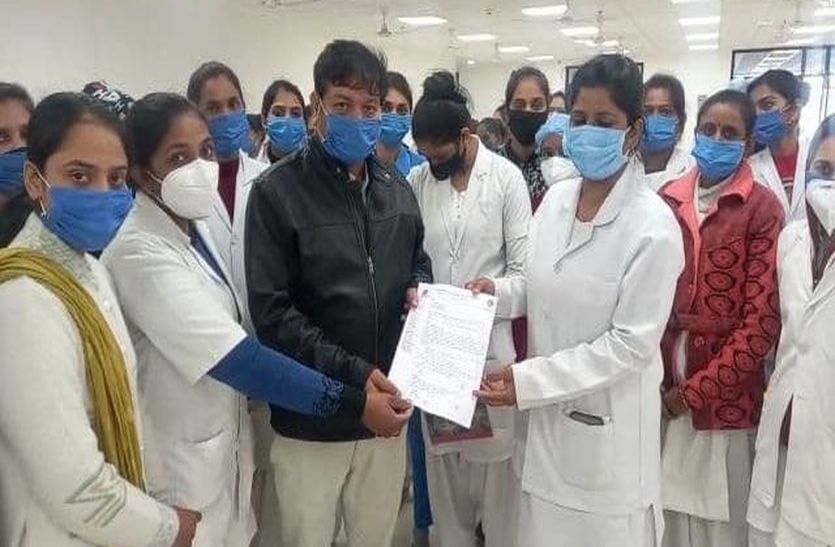 मेडिकल कॉलेज का नर्सिंग स्टाफ तीन माह से वेतन को तरस रहे