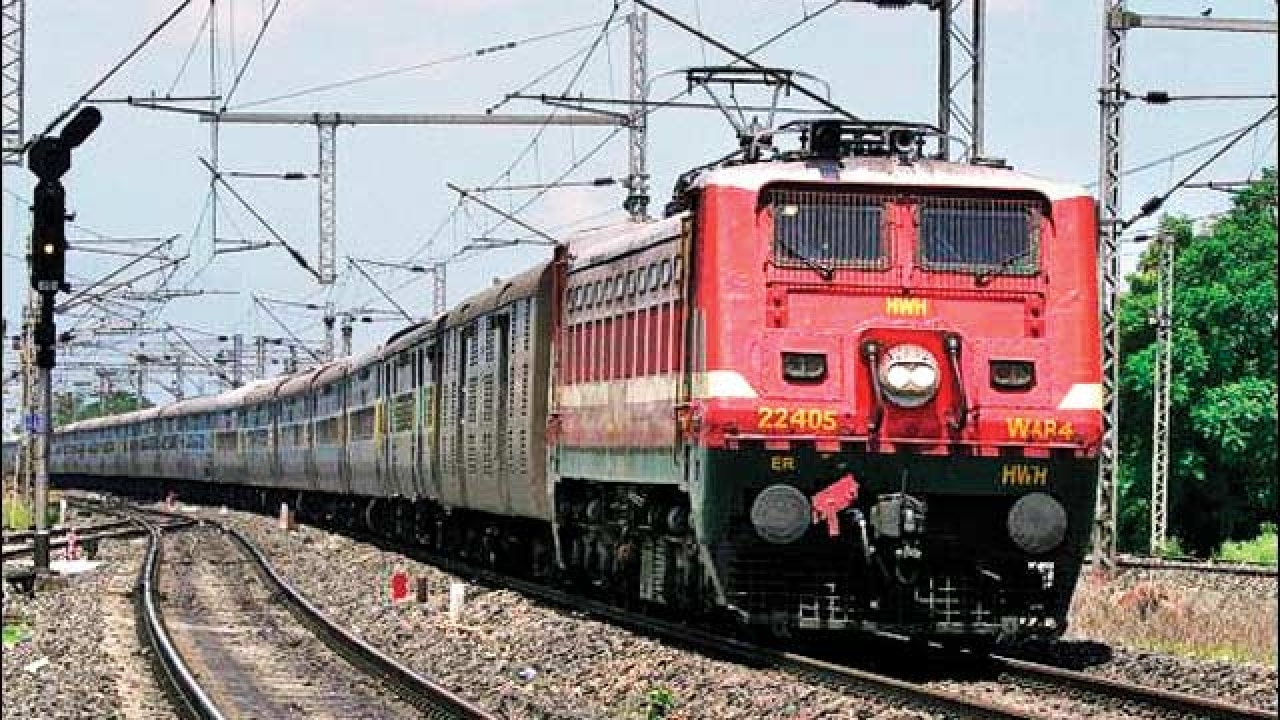 वेटिंग टिकट वाले यात्रियों के लिए अच्छी खबर... इन ट्रेनों में लगेंगे अतिरिक्त कोच