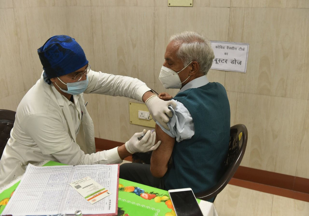 टीकाकरण में यूपी अव्‍वल, नई नीति से प्रदेश में किया जा रहा टीकाकरण