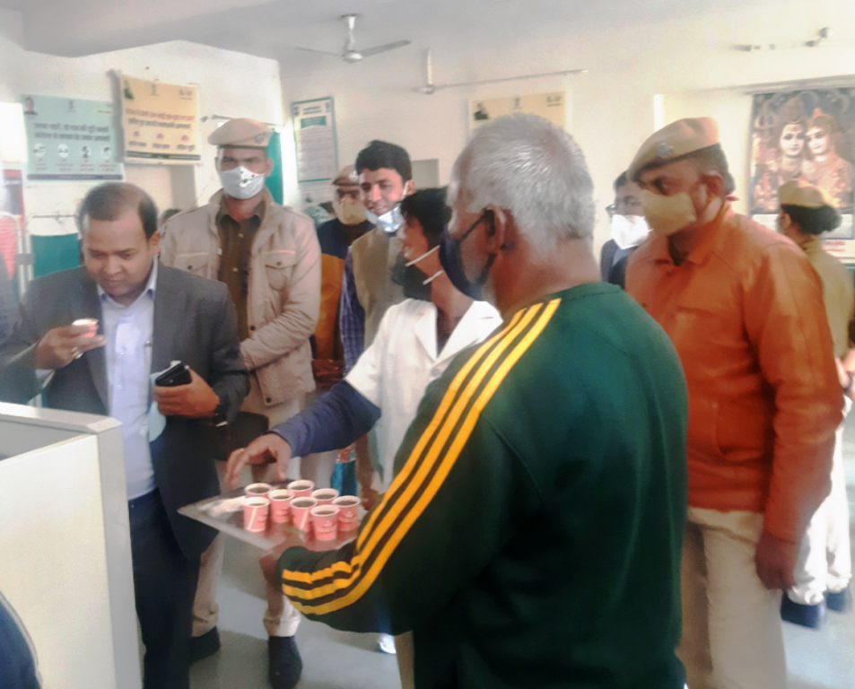 देखी चिकित्सा व्यवस्थाएं, कोविड टीकाकरण कार्य का लिया जायजा
