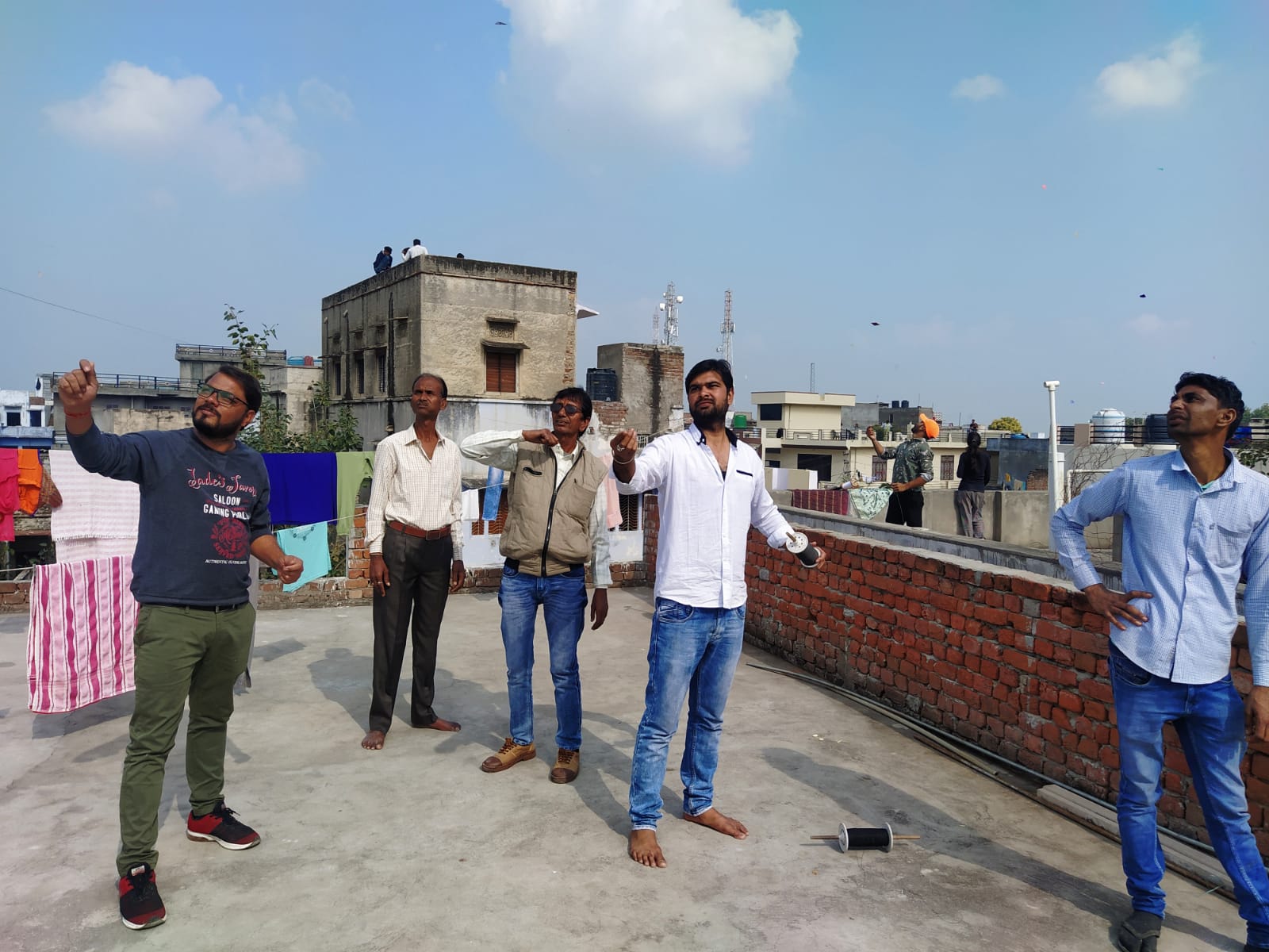 मकर संक्रांति: दान-पुण्य में बीता दिन