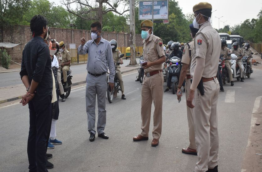 First public discipline curfew of third wave today, all shops including grocery will remain closed