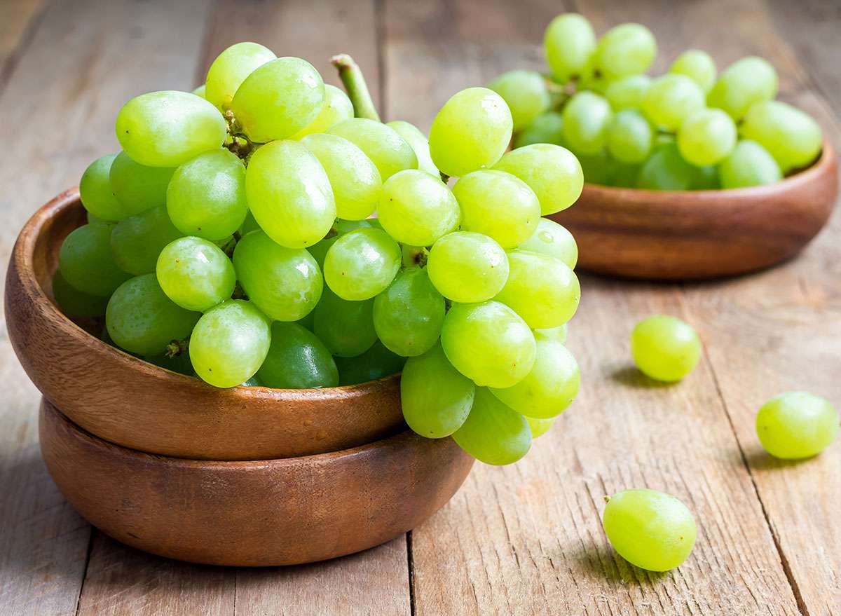 green-grapes-bunch.jpg