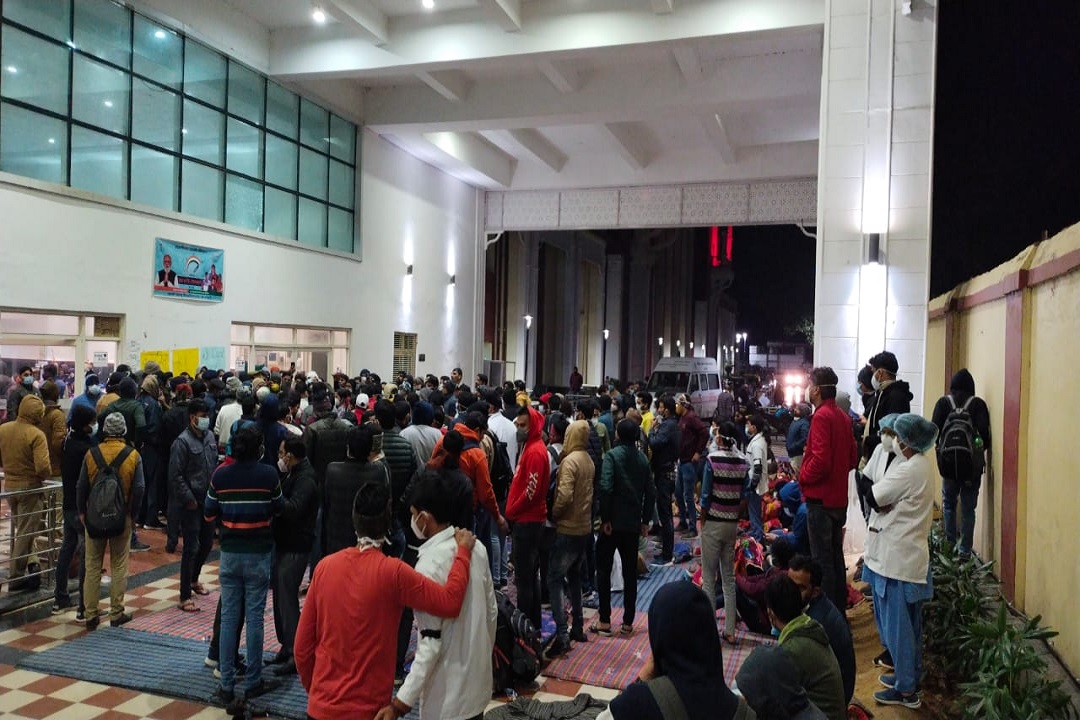 बीएचयू नर्सिंग स्टॉफ का विरोध प्रदर्शन खत्म