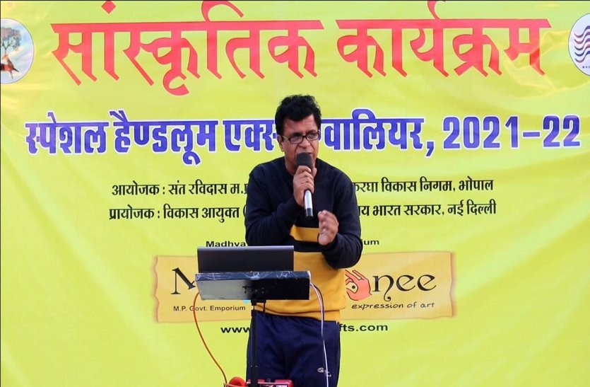 बहारों फूल बरसाओ मेरा महबूब आया है...