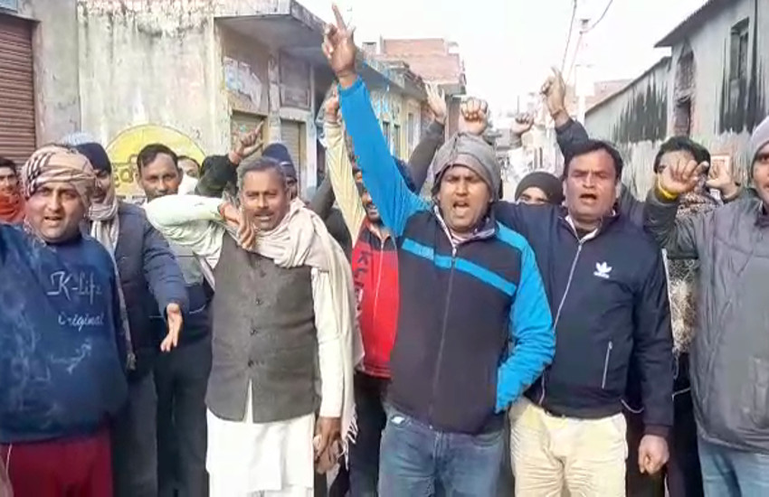 up-elections-2022-bjp-workers-protest-against-outside-candidates.jpg