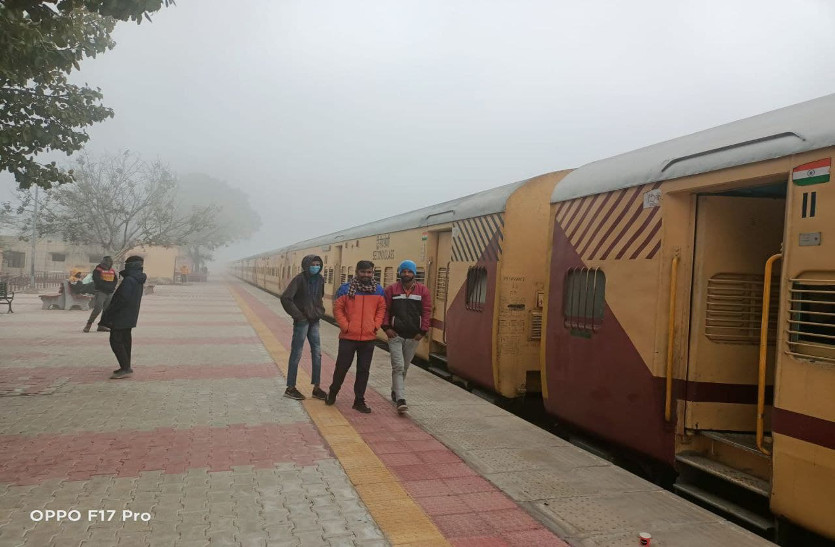 कोटा श्रीगंगानगर सुपरफास्ट का पावर फेल, घंटों अटकी रेलगाडिय़ां