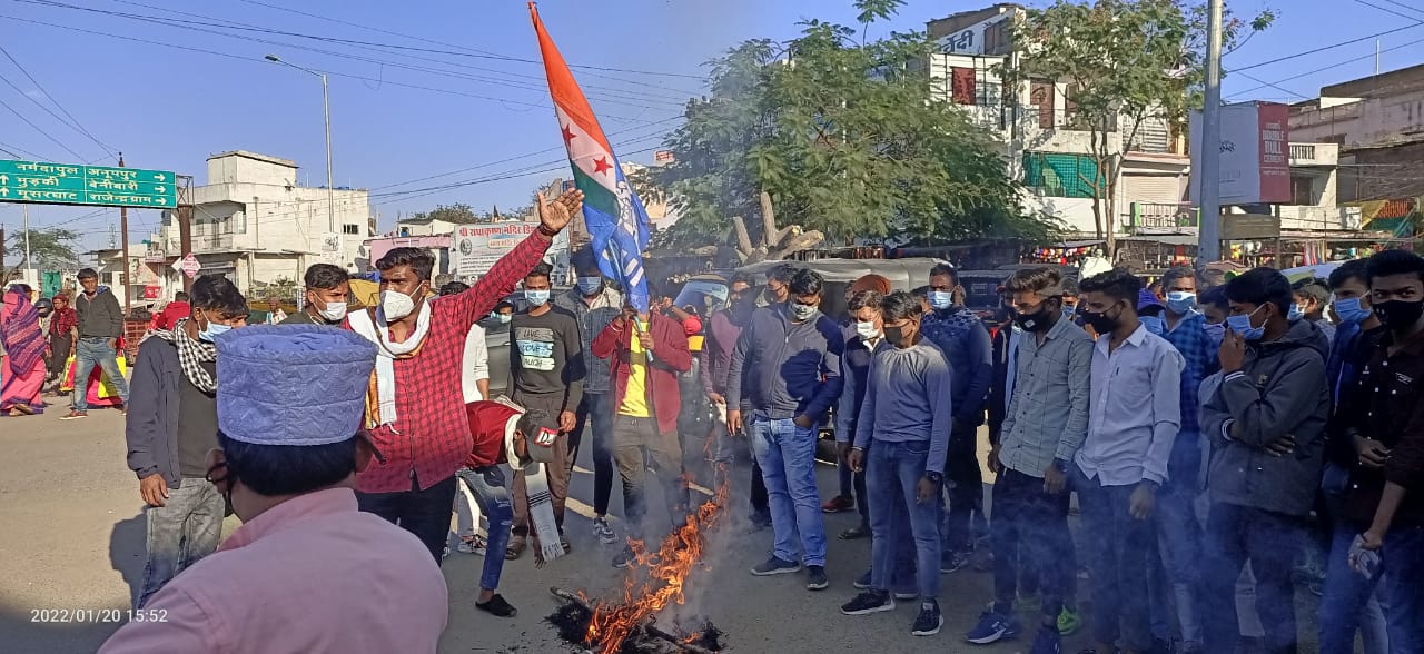 Higher education minister's effigy burnt in protest against offline examination