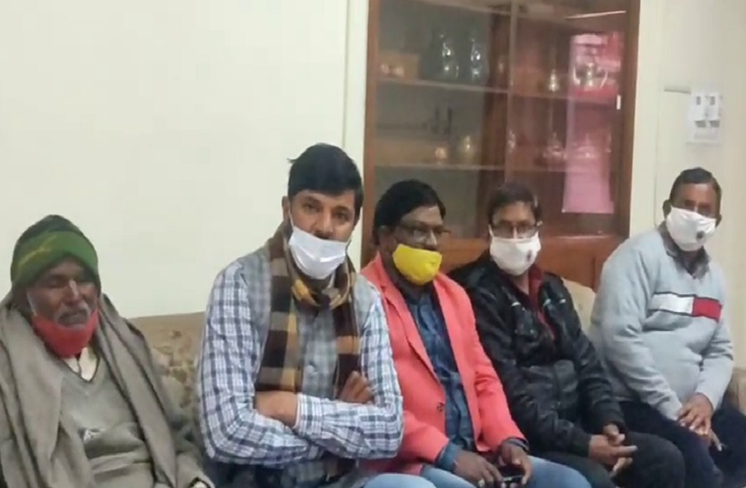 Rajasthan University- धरने पर कार्मिक , 29 जनवरी से आमरण अनशन की चेतावनी