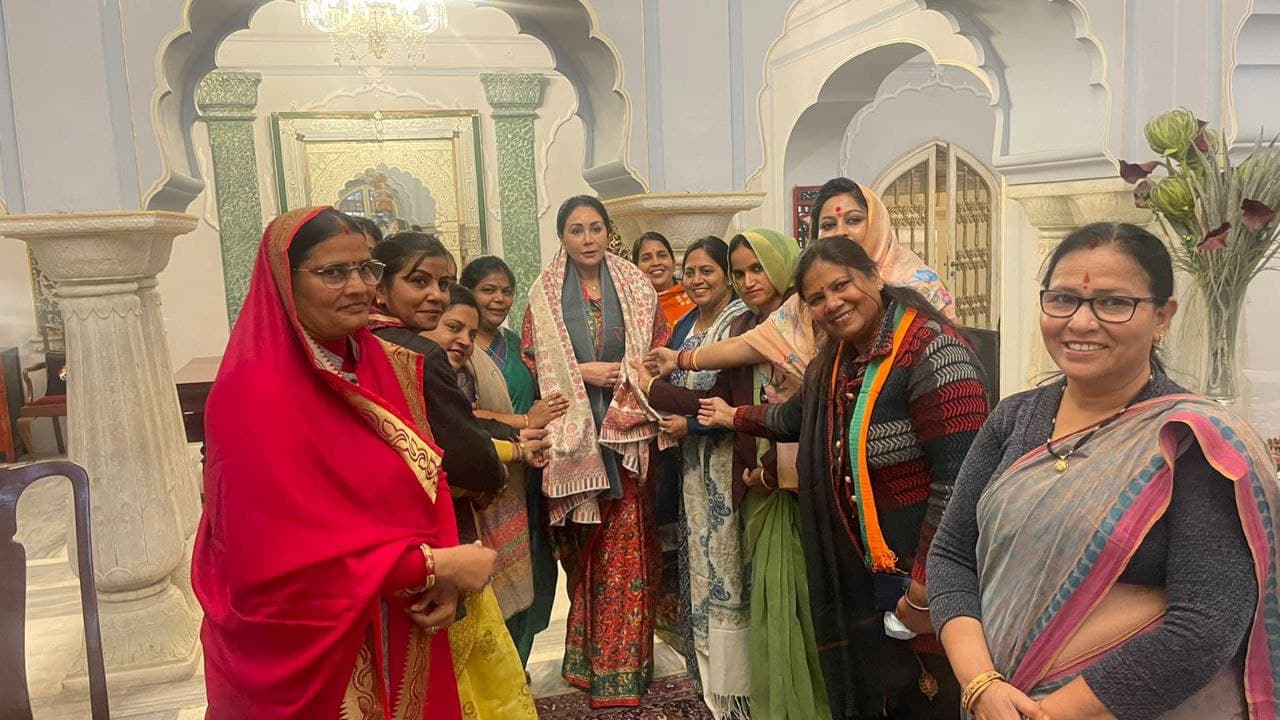 भाजपा महिला मोर्चा पदाधिकारी पहुंची जयपुर के सिटी पैलेस, जानिए क्यों ?