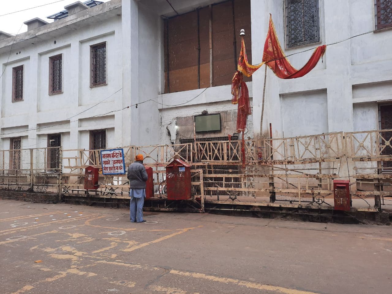 मेहंदीपुर बालाजी मंदिर के पट बंद होने से व्यापारियों के समक्ष गहराया रोजी-रोटी का संकट