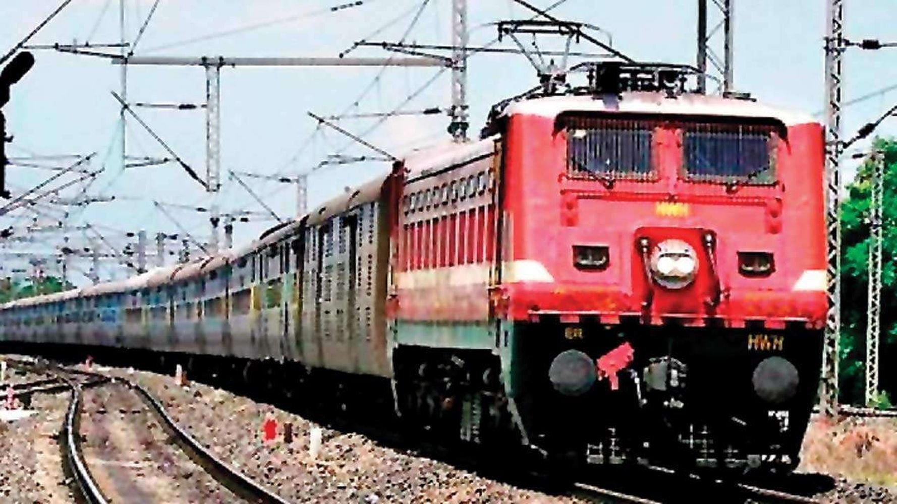 Ratlam Railway दो साल से रुके हुए है ब्रिज से लेकर टनल के काम