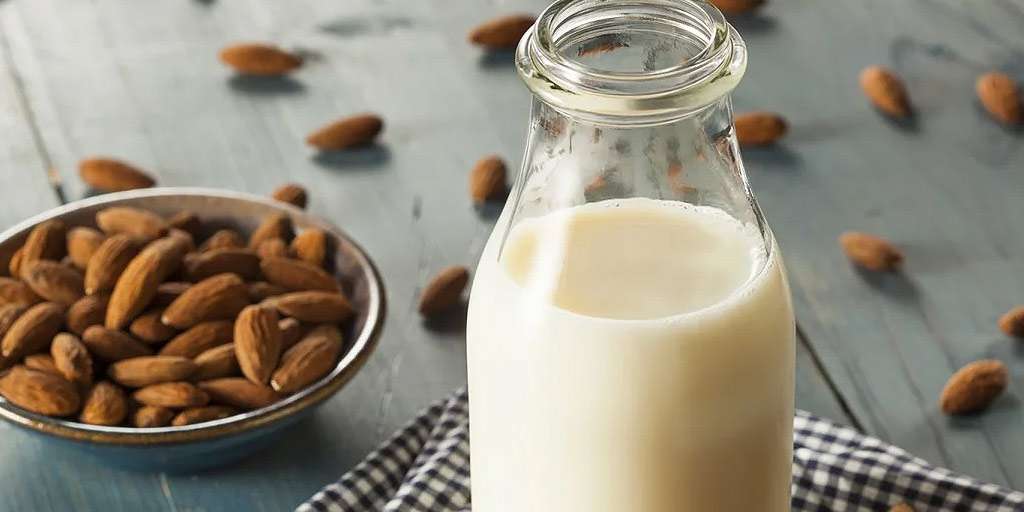 benefits-adding-almond-oil-in-milk-s.jpg