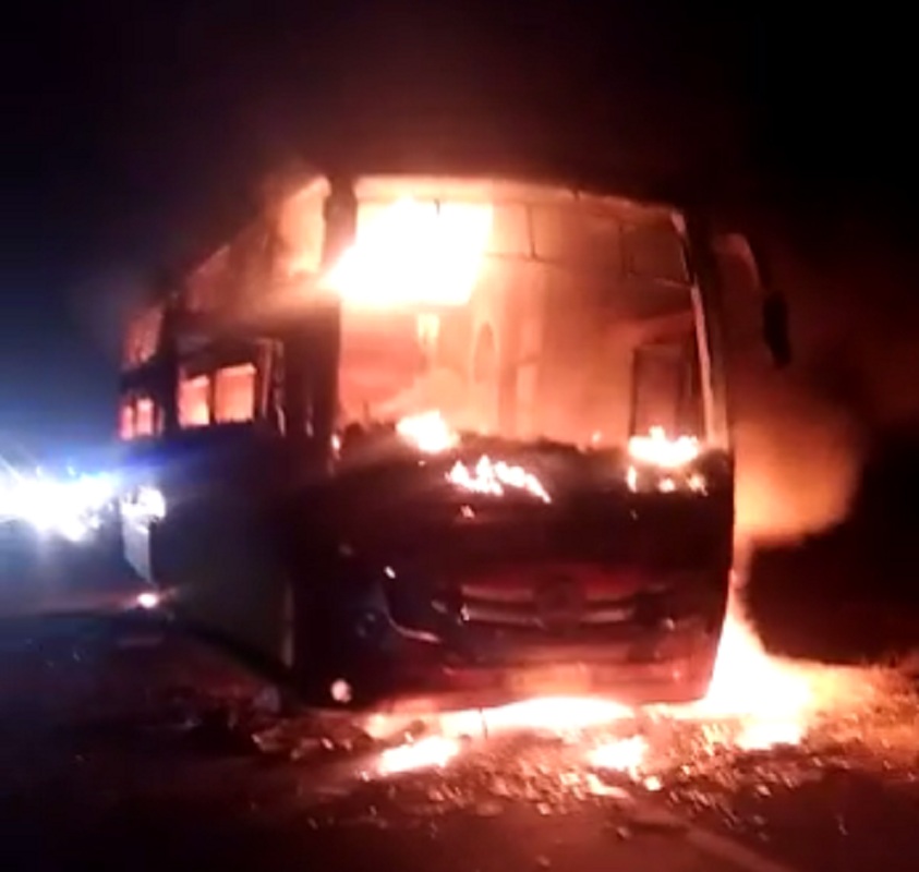 Video: 40 यात्री से भरी बस बनी आग का गोला, मची चीख पुकार