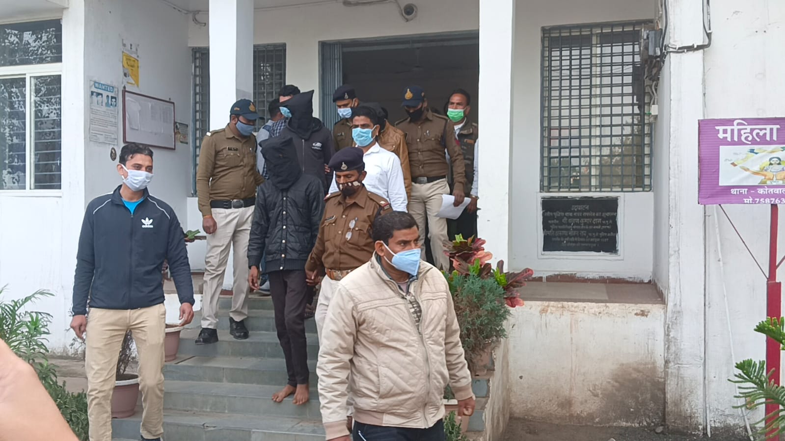 लूट के रुपयों से चुकाई कार की किश्त और मंदिर घूमे