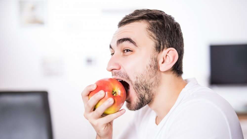 eating-an-apple-can-give-your-brain-a-jolt-of-energy-1581107534.jpg