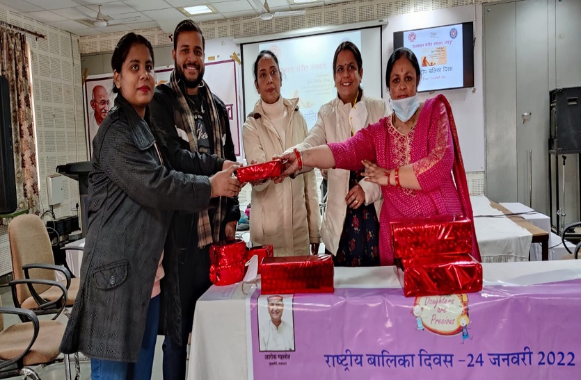 भ्रूण हत्या रोकने का दिया संदेश