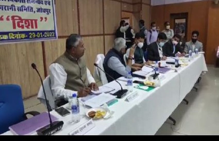 दिशा की बैठक में बिफरे केन्द्रीय जलशक्ति मंत्री Gajendra Singh Shekhawat, देखे वीडियो...