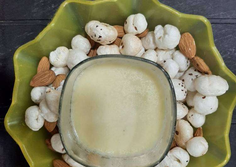 makhana-milk-recipe-main-photo.jpg