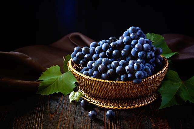 black-grapes-reduce-risk-of-diabetes.jpg