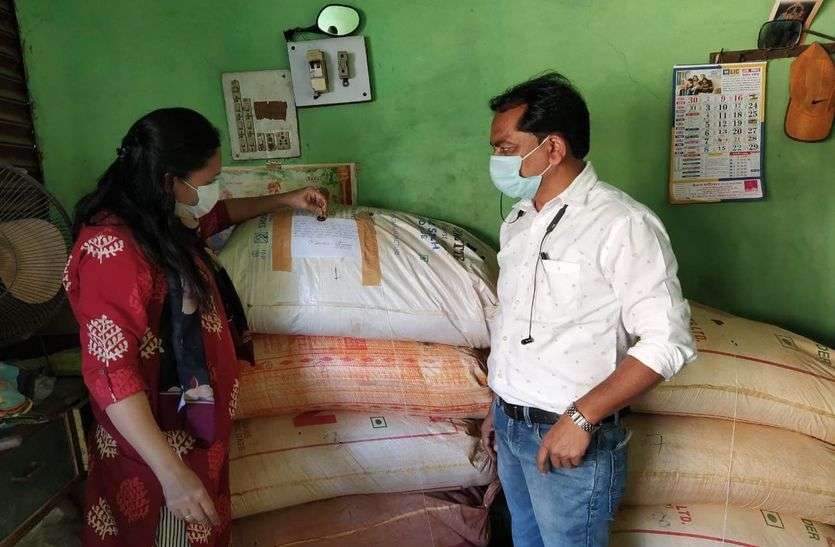 Food department big action in Ratlam, stir among adulterers