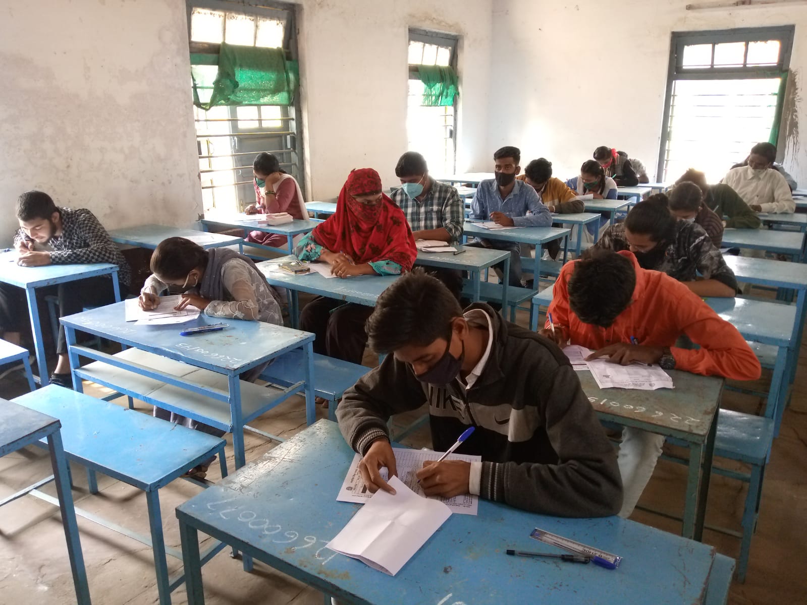कक्षा दसवी का हिंदी का पेपर हुआ