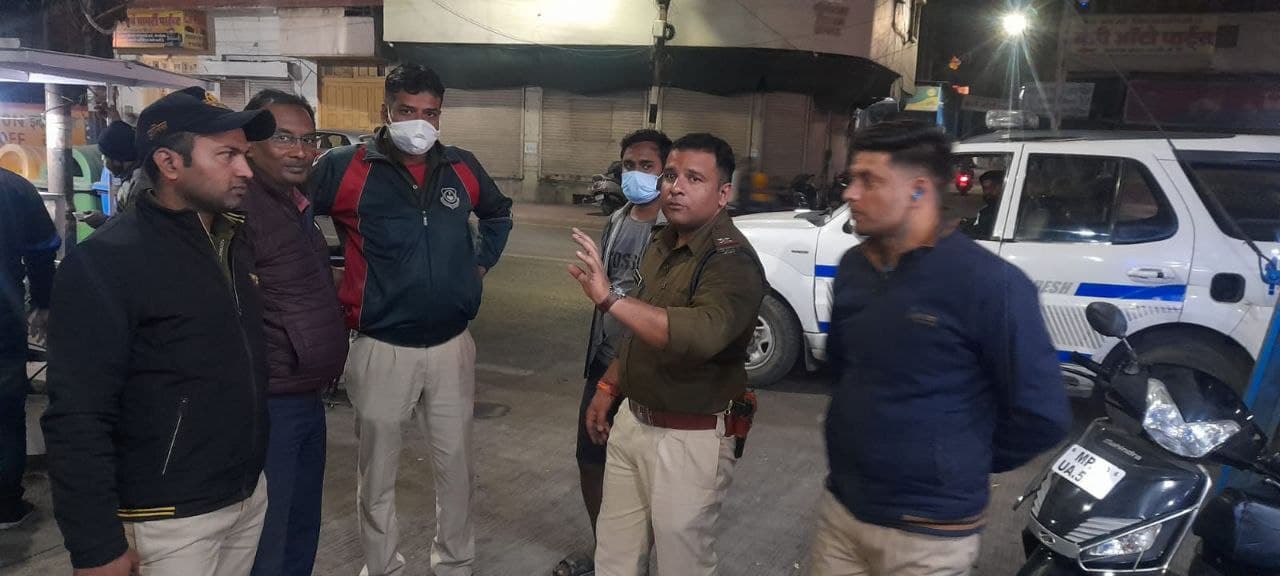 इंदौर के बंगाली चौराहे पर शिवपुरी के थानेदार ने पकड़ा दिल्ली का मोबाइल चोर
