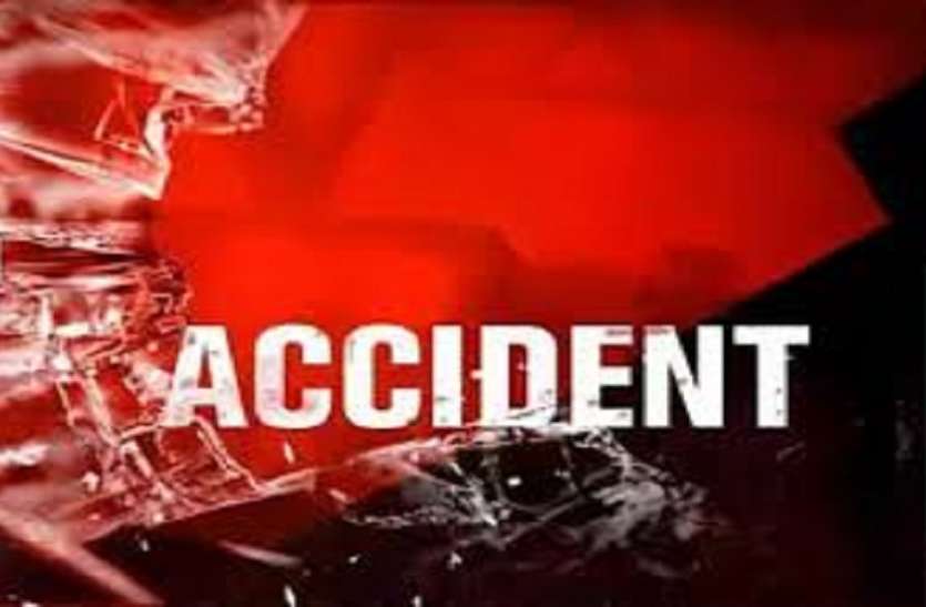 Dumper collide by brake failure in Singrauli, serious driver referred to Varanasi