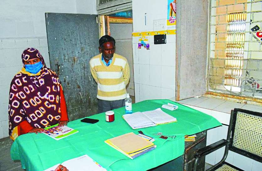 सरकारी अस्पताल में मरीजों की नब्ज टटोलने और प्रसव की भी सुविधा नहीं