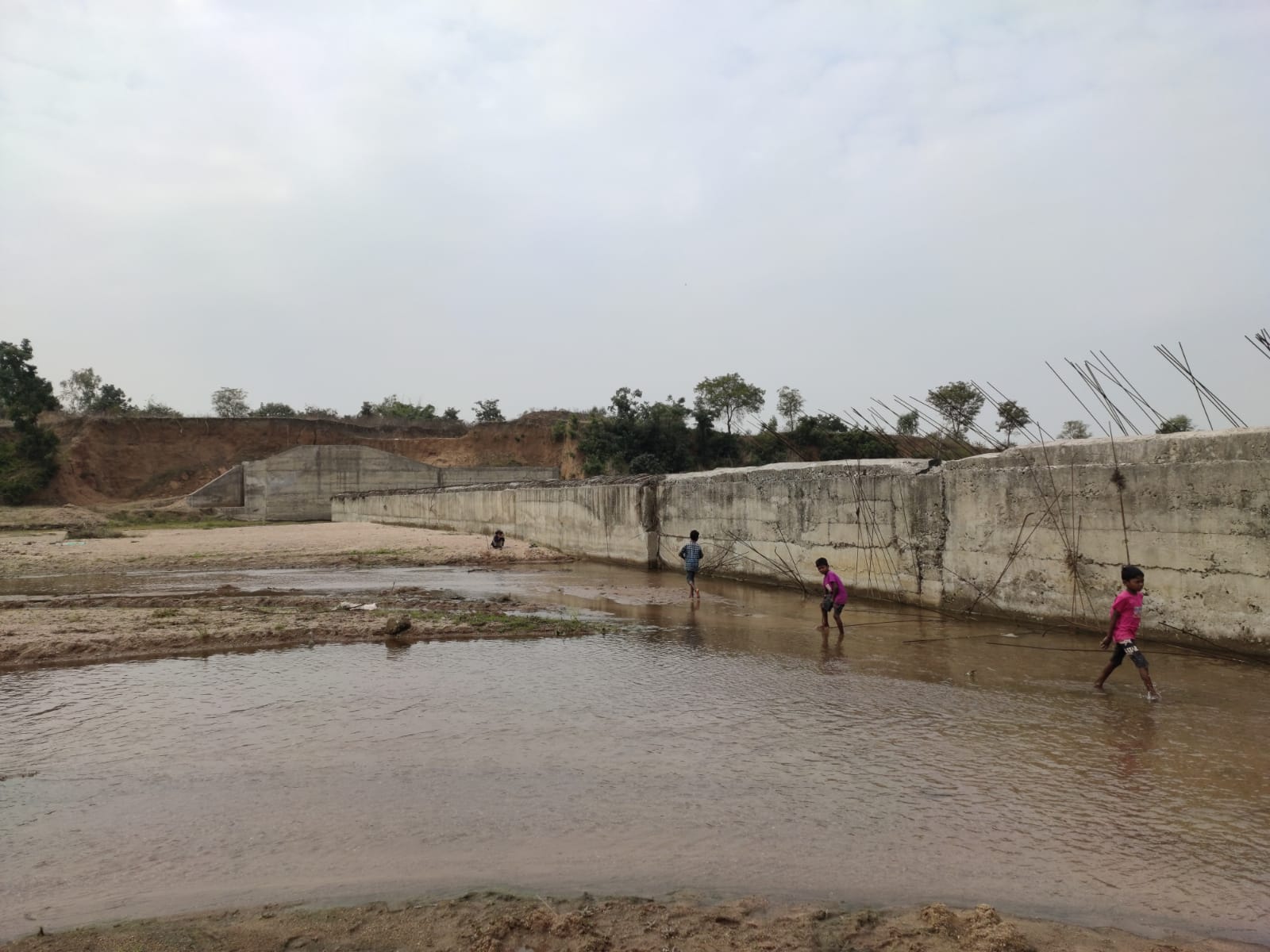 How are the irrigation of the fields here, the water has not reached t