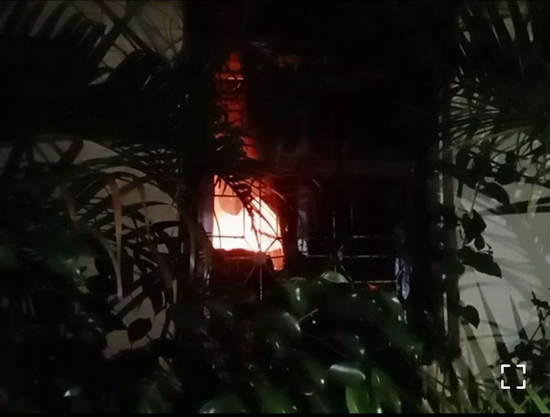 Fire in SBI Bank branch, extinguished fire by breaking window glass