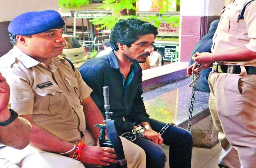 crime news: कुख्यात मुख्तियार की पूर्व पार्षद पत्नी प्लॉट मालिकों को धमका रही थी, पुलिस ने बडऩगर से पकड़ा