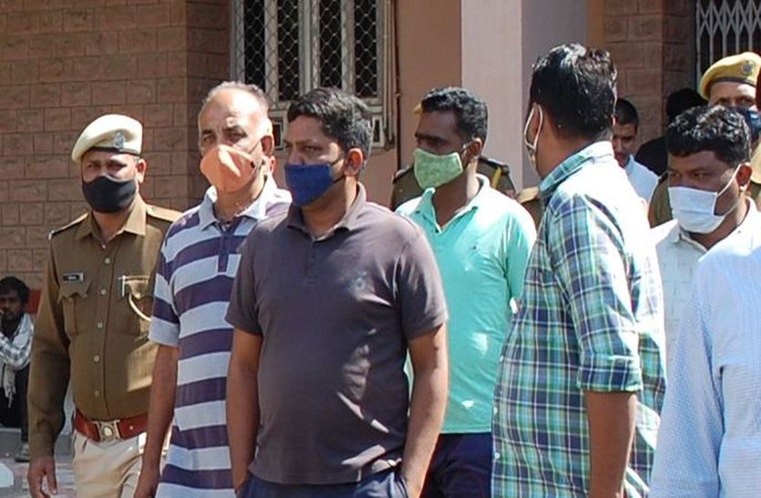 Pali Police :  पुलिस ने ही लूट लिए थे ज्वेलरी व्यापारी से लाखों, रिमांड में हुआ खुलासा, पढ़ें पूरी खबर