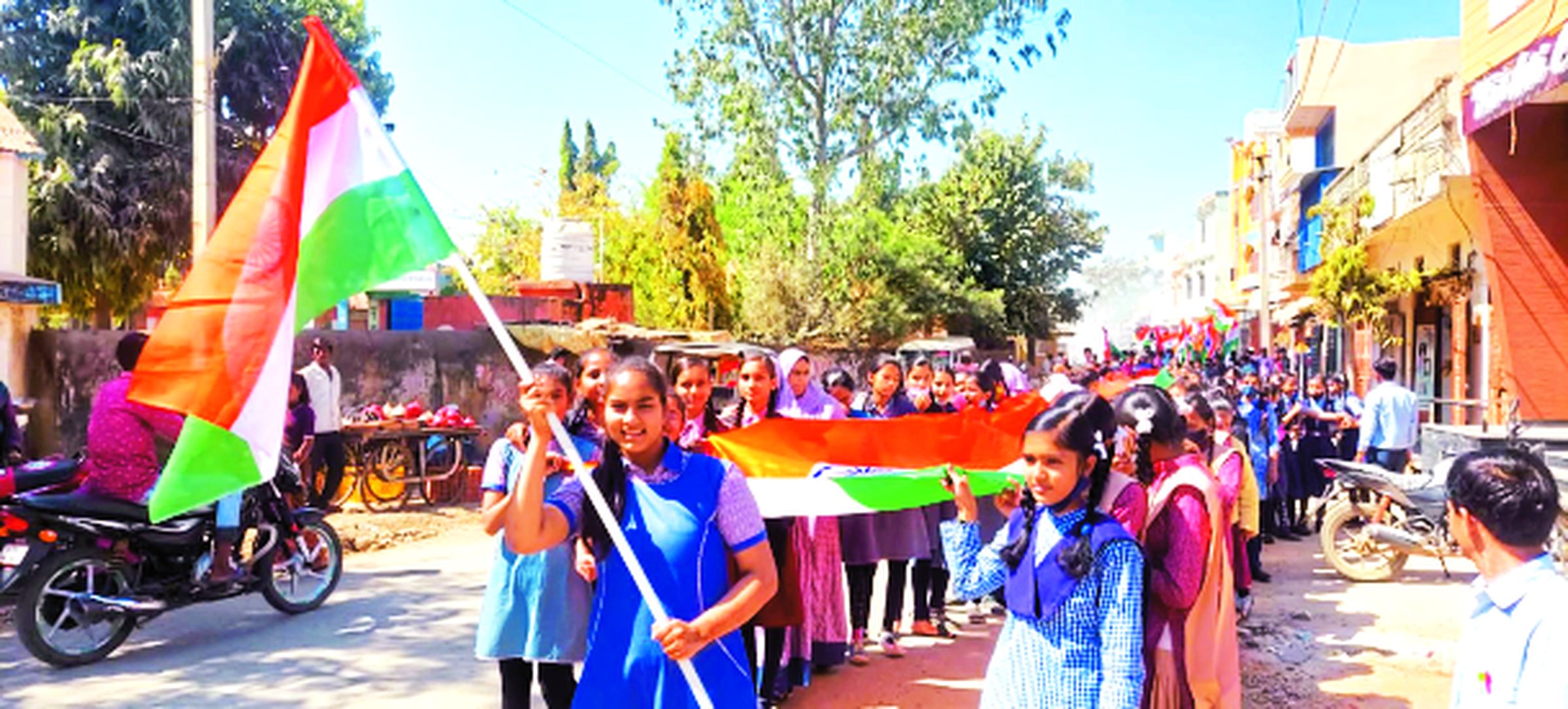 Flowers rained on the tricolor yatra