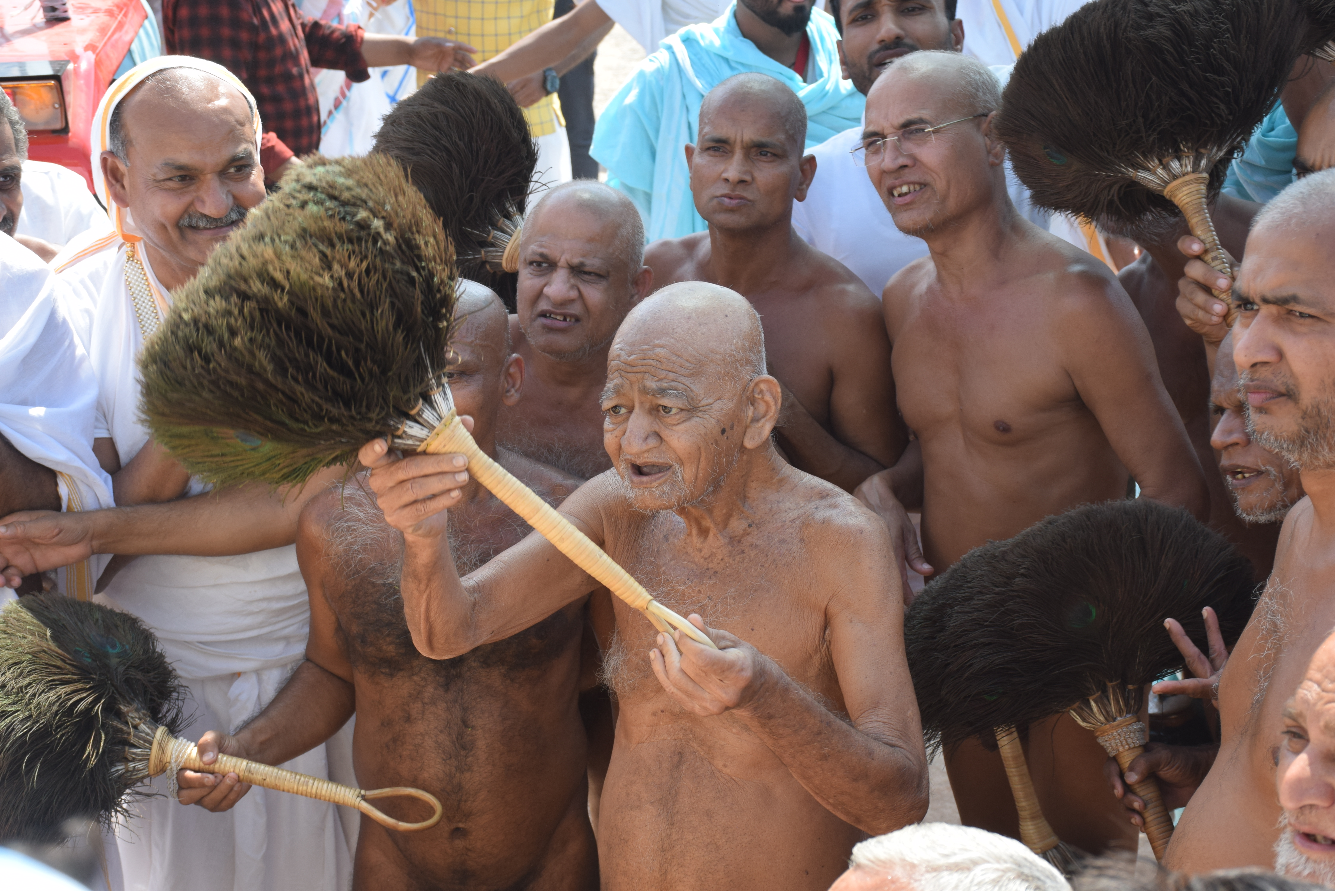 Recognize the nature of the soul and try to walk on the path of welfare: Acharyashree