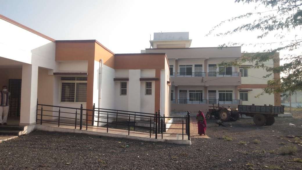 राजनीतिक श्रेय लेने की होड़ में करोड़ों की बिल्डिंग उपयोग विहीन !