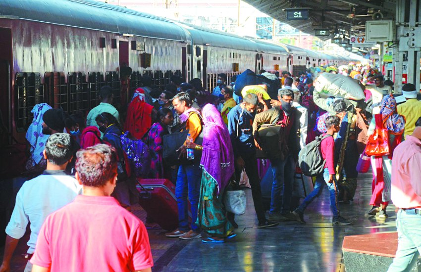 कामाख्या रद्द, तिरुपति का मार्ग बदला, भीड़ वाली ट्रेनों में एक्स्ट्रा कोच