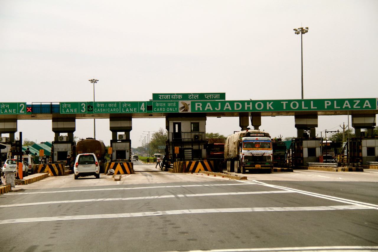 toll_plaza_on_rajasthan_roads_india_march_2015_b.jpg